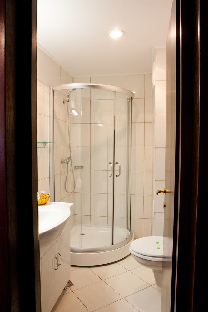 Denisa Hotel Otopeni Extérieur photo