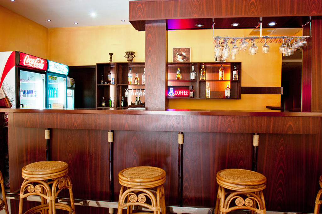 Denisa Hotel Otopeni Extérieur photo
