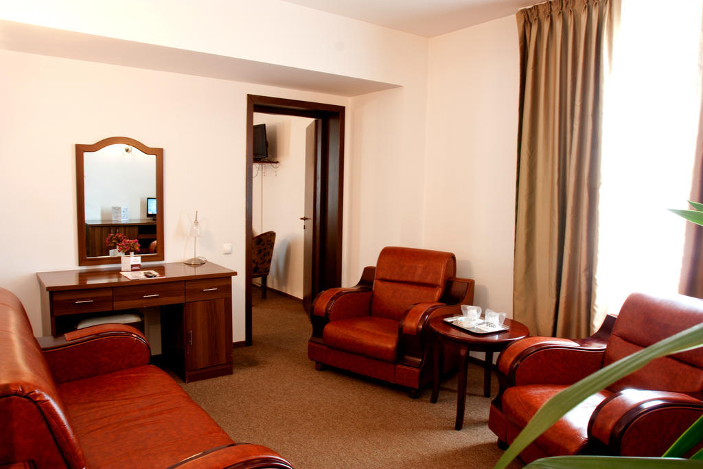 Denisa Hotel Otopeni Extérieur photo