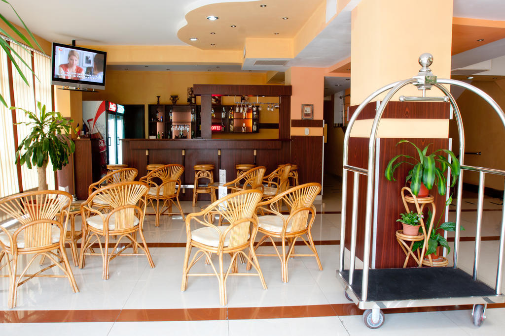 Denisa Hotel Otopeni Extérieur photo